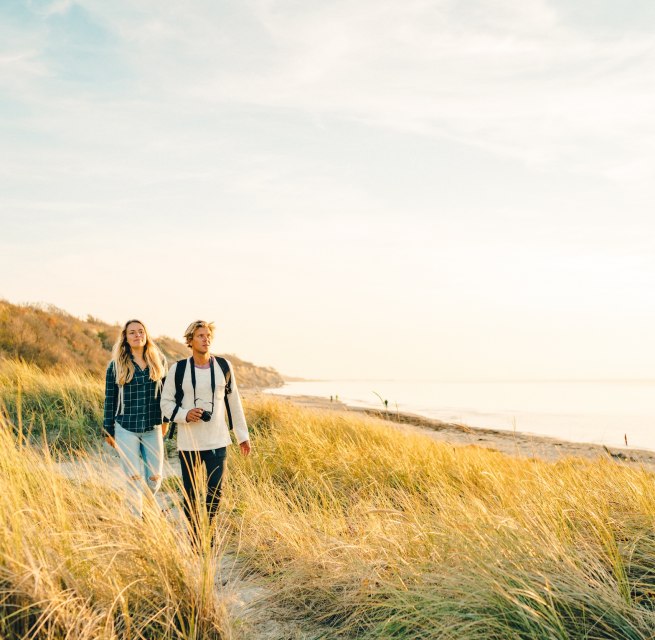 Hike along the cliffs of the Baltic seaside resort of Ahrenshoop // &copy; TMV/Petermann