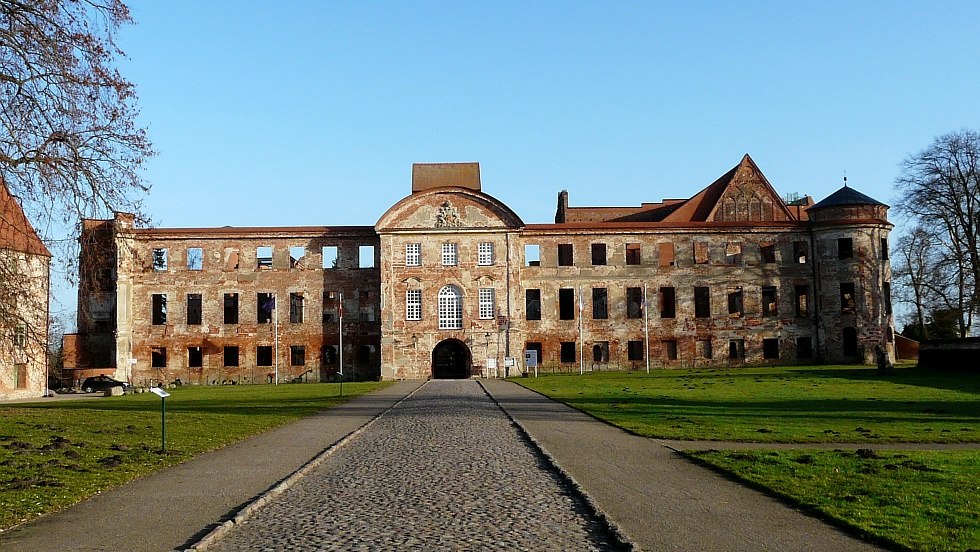 Vooraanzicht van het klooster- en kasteelcomplex // © Stadt Dargun Vooraanzicht van het klooster- en kasteelcomplex // © Stadt Dargun