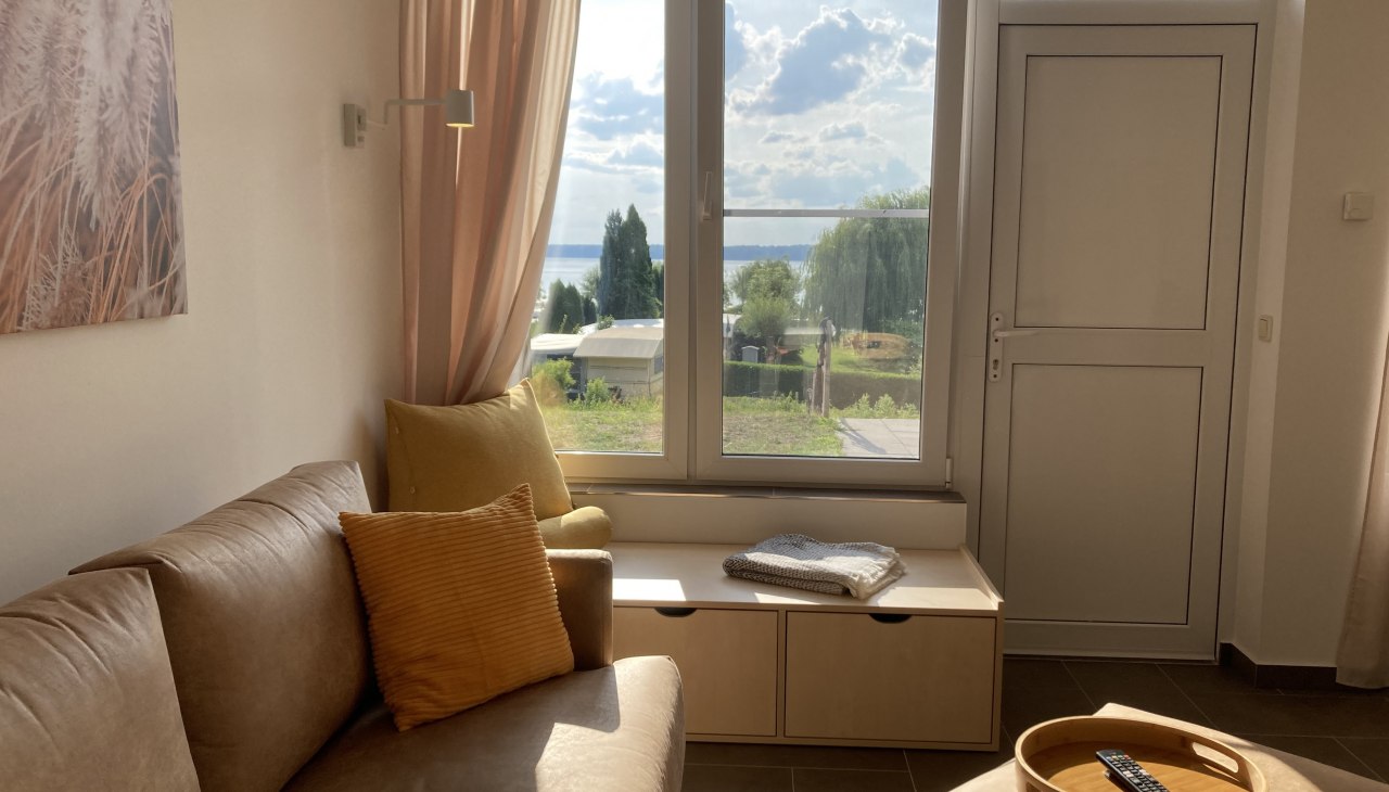 Kącik telewizyjny i czytelniczy, © Janine Kissel