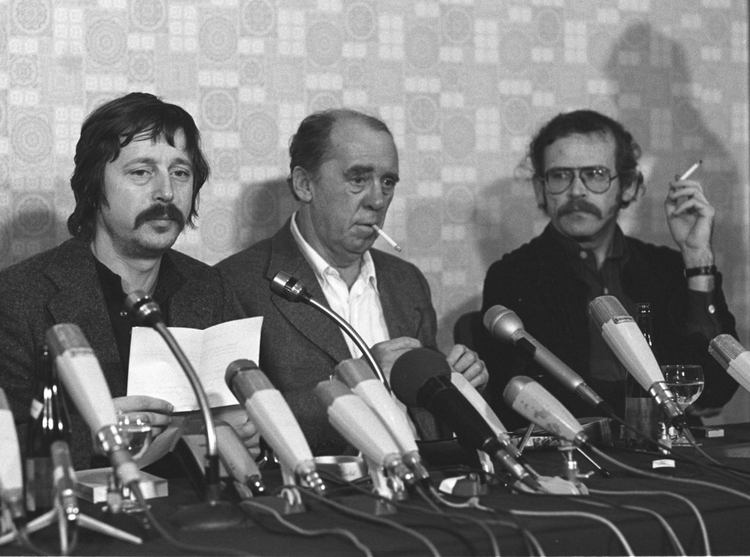 Sångaren och låtskrivaren Biermann uttalar sig om sin utvisning vid en presskonferens // © Bundesarchiv, B 145 Bild-00013889 / Fotograf: Lothar Schaack Sångaren och låtskrivaren Biermann uttalar sig om sin utvisning vid en presskonferens // © Bundesarchiv, B 145 Bild-00013889 / Fotograf: Lothar Schaack