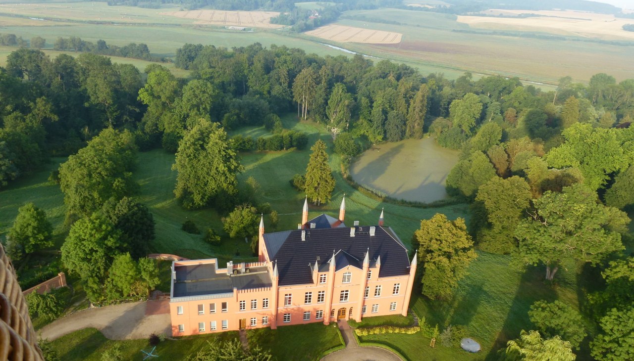 Landhuis Wietzow van bovenaf, &copy; Kr&ouml;ger