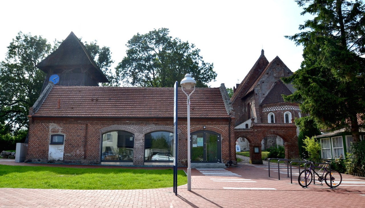 Altenkirchen parochiekerk en Kosegartenhaus, © Tourismuszentrale Rügen