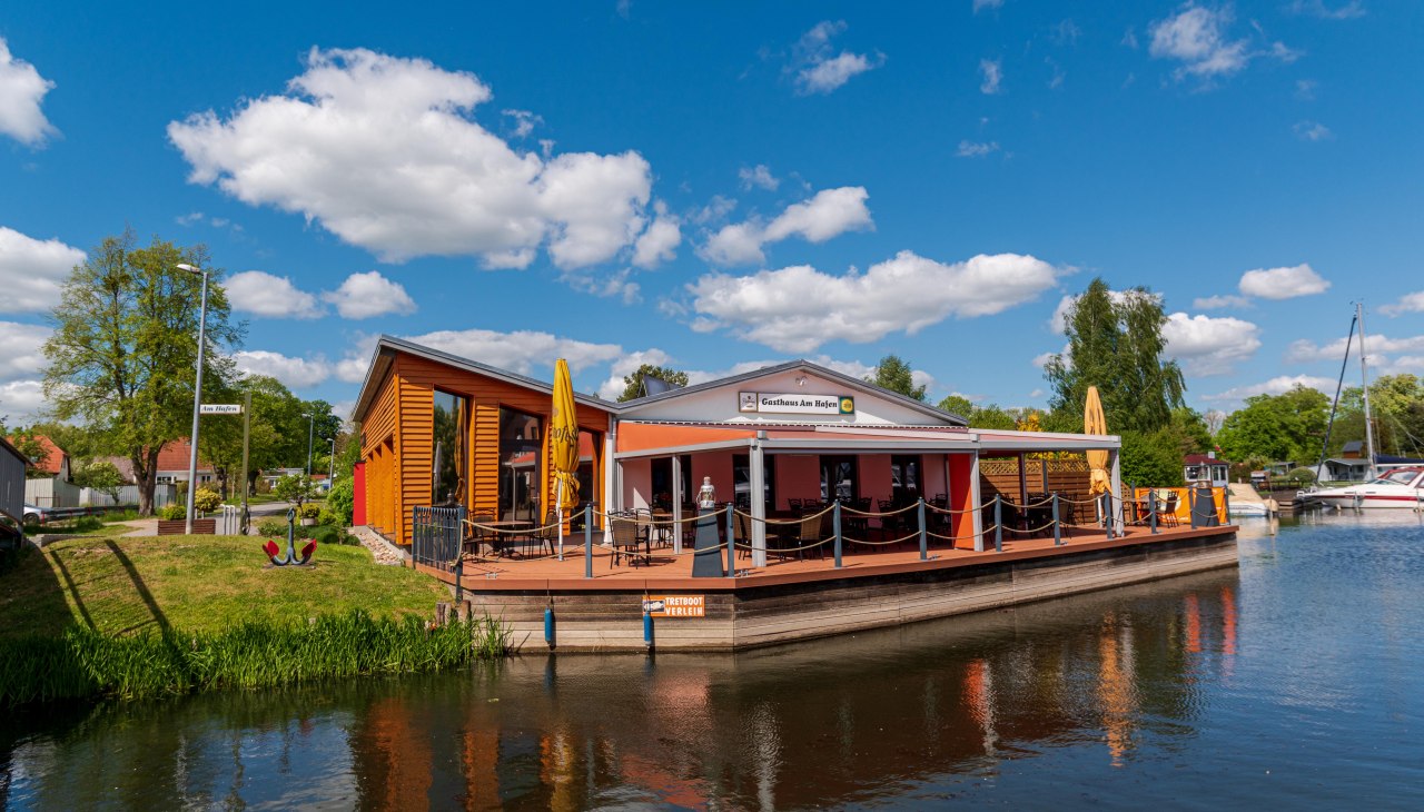 Lakeside terrace on the Peene, &copy; Orlowski