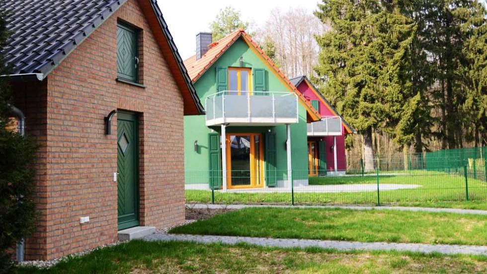 Twee comfortabele vakantiehuizen met gedeeld saunahuis, © little garden Ferienhäuser
