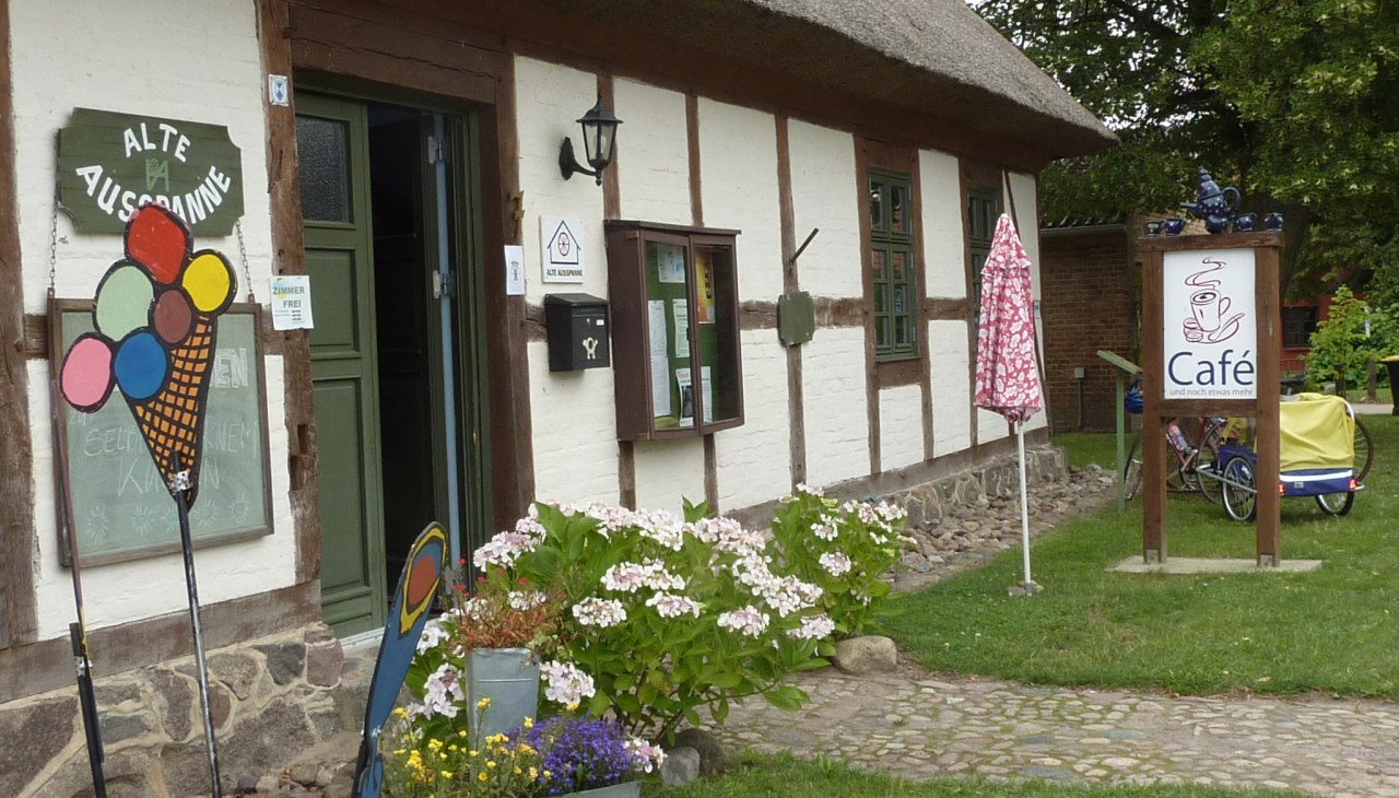 Café van Pasen tot Advent ... altijd met versgebakken cake., © Förderverein der Heimat- und Kulturpflege Walkendorf Café van Pasen tot Advent ... altijd met versgebakken cake., © Förderverein der Heimat- und Kulturpflege Walkendorf