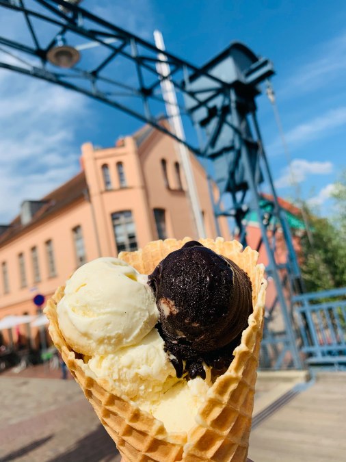 Ice cream in a waffle to go, © Nadine Rupp