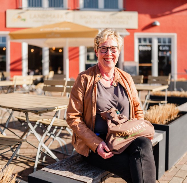 Sandra Loll on the terrace of her lovingly run country market615, &copy; Sandra Loll