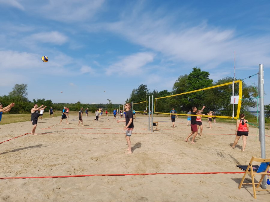 Boiska do siatkówki plażowej na kąpielisku "Mili" - 1. letnia impreza plażowa, © TDG Rechlin mbH Boiska do siatkówki plażowej na kąpielisku "Mili" - 1. letnia impreza plażowa, © TDG Rechlin mbH