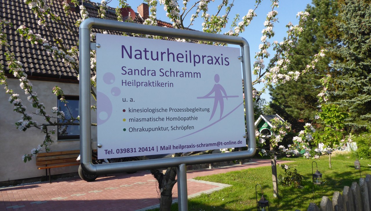 This sign points you to my practice in Carwitz, © S. Schramm This sign points you to my practice in Carwitz, © S. Schramm