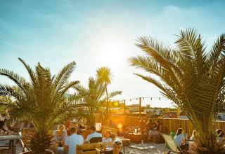 © Sky Café © Sky Café