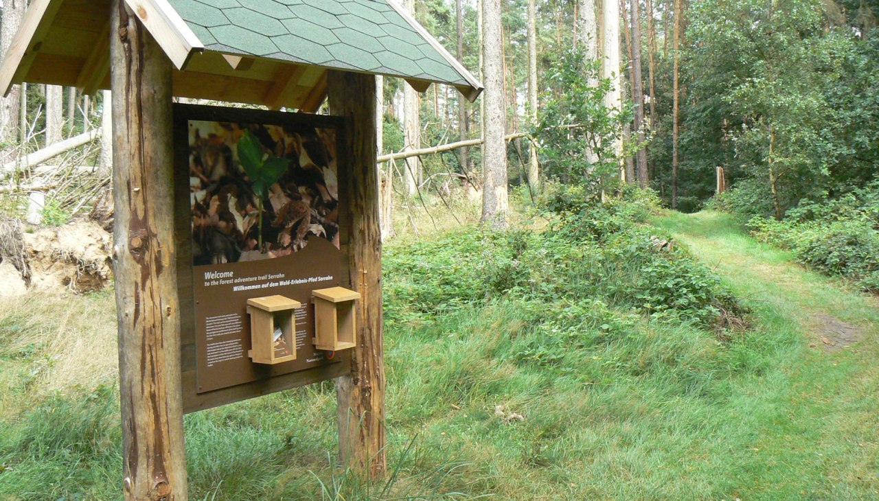 Informatiebord van het avonturenpad door het bos, © Nationalparkamt Müritz