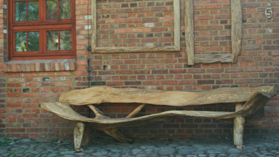 Large wave bench, © Dieter Bergmann