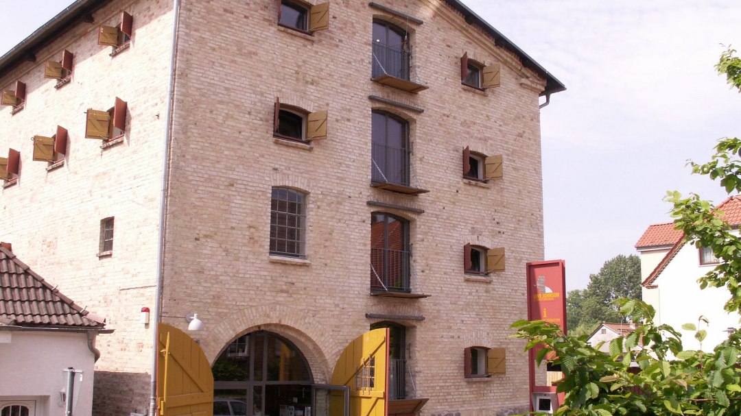 Buitenaanzicht van het Uwe Johnson Literatuurhuis, © Dr. Anja-Franziska Scharsich