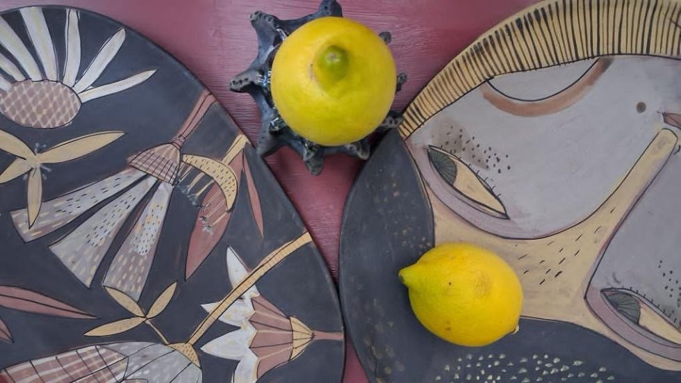 Painting on ceramics, &copy; Doreen Scheibe