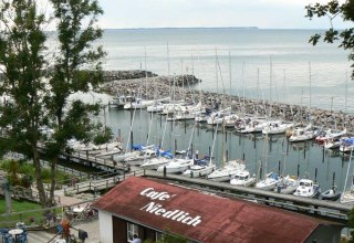 View of the Lohme Marina and Café Niedlich. // © Touristik Lohme GmbH View of the Lohme Marina and Café Niedlich. // © Touristik Lohme GmbH