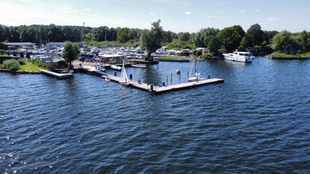 The floating dock, © Plauer Hai-Live e. V. The floating dock, © Plauer Hai-Live e. V.