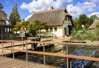 Zicht op het Fischerhof vanaf de steiger // &copy; M&uuml;ritzfischer