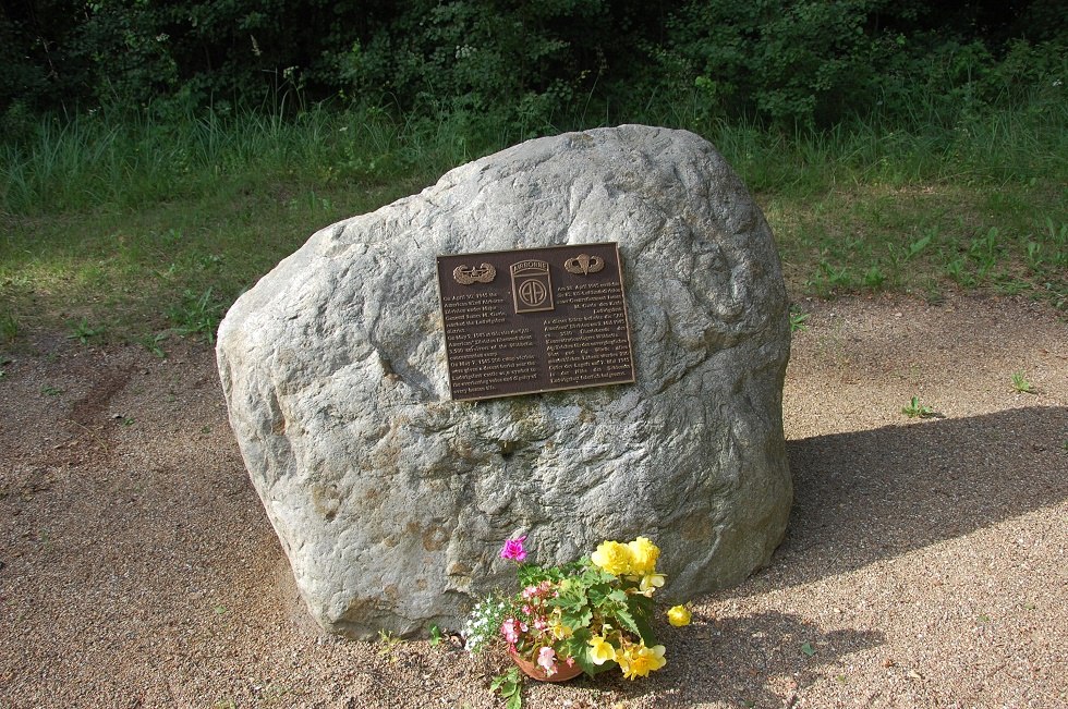 This memorial stone was erected in honor of the liberators., © Gabriele Skorupski This memorial stone was erected in honor of the liberators., © Gabriele Skorupski