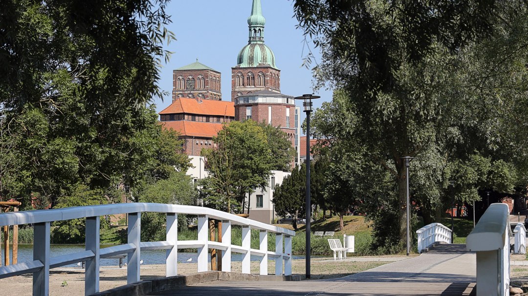 Weißen Brücken zur Nikolaikirche View from the Weiße Brücken to the Nikolaikirche (1), © TZ HST Weißen Brücken zur Nikolaikirche View from the Weiße Brücken to the Nikolaikirche (1), © TZ HST