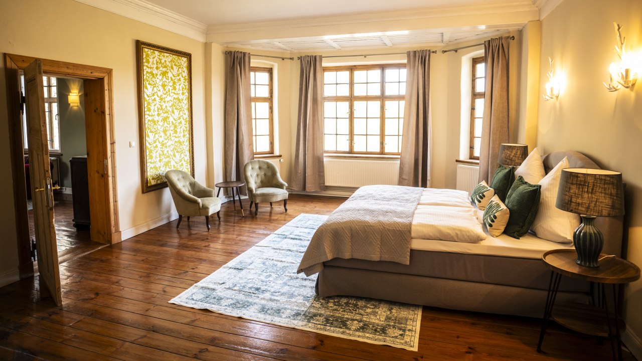 Apartament wakacyjny z sypialnią Wiesentraum Gut Alt Necheln // © Stefan von Stengel Apartament wakacyjny z sypialnią Wiesentraum Gut Alt Necheln // © Stefan von Stengel