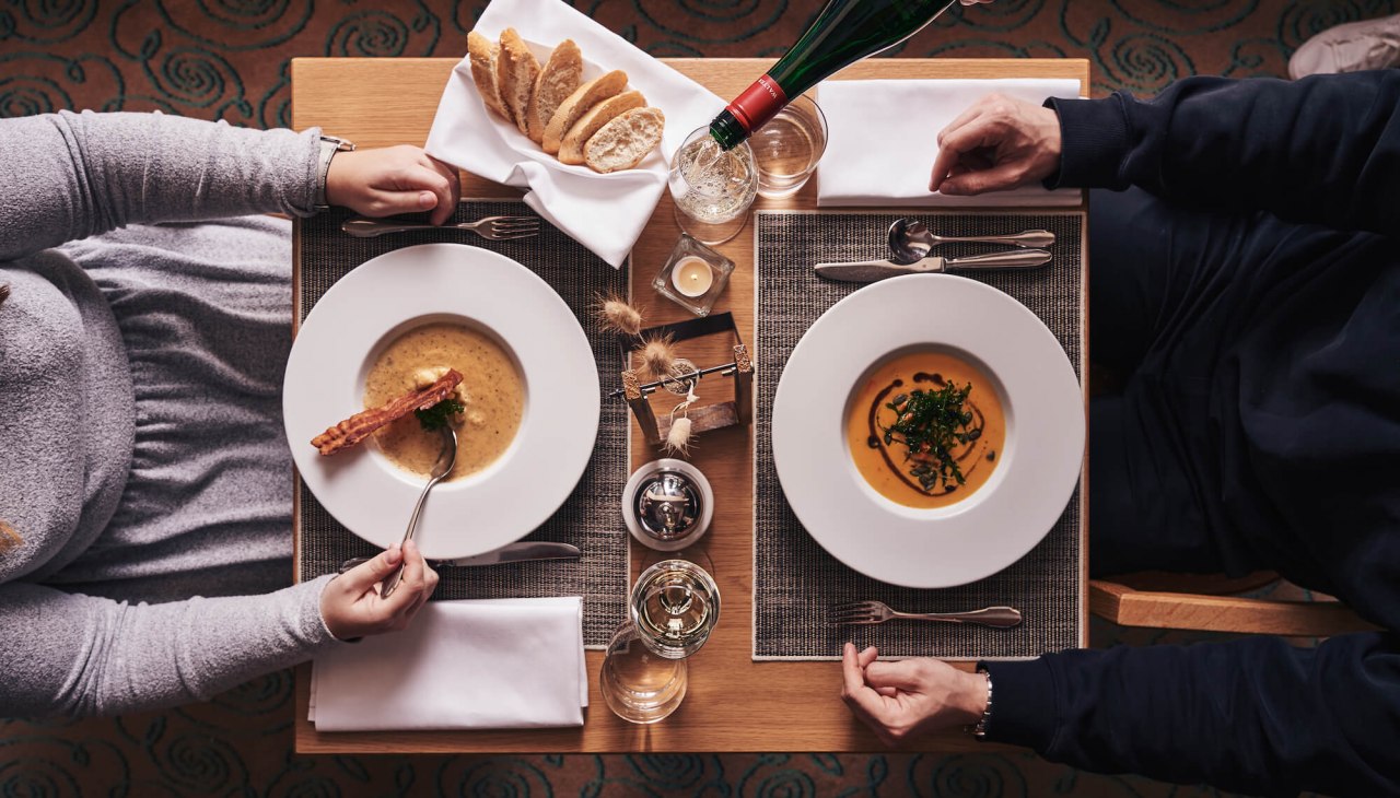 restaurant-suppe-gaeste-brot-essen-nordperd-villen-goehren, © Arne Nagel restaurant-suppe-gaeste-brot-essen-nordperd-villen-goehren, © Arne Nagel