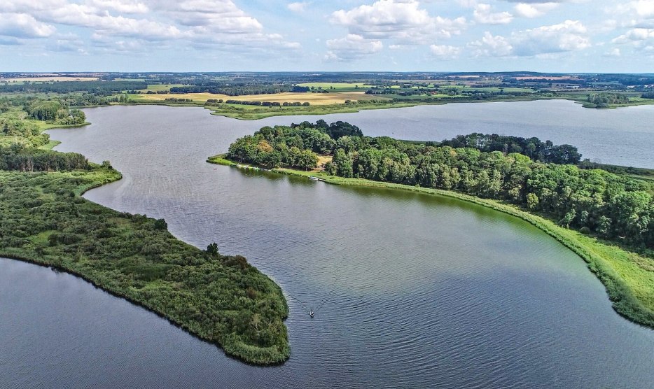 Uitzicht vanuit een drone op de kasteelmuur eiland Teterow, © TMV/Gohlke