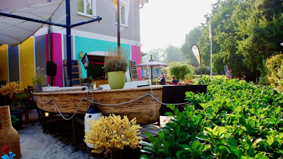 Boot op het zomerterras, © feels Beach Club Hotel Kühlungsborn