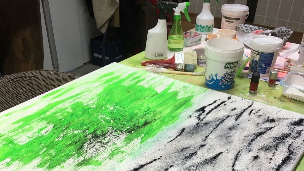 Storm brewing on the painting table, © Carola Römer