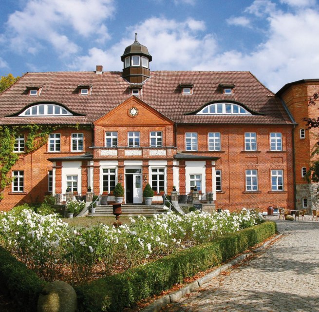Das Hotel Schloss Basthorst Au&szlig;enansicht // &copy; Hotel Schloss Basthorst/Michael Frahm