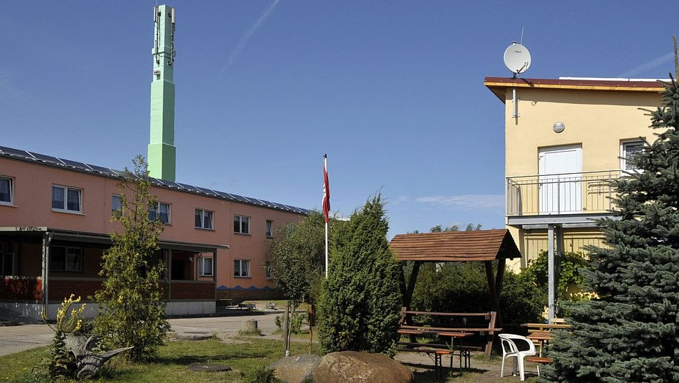 Gebouw met buitenfaciliteiten, © Thomas Bär