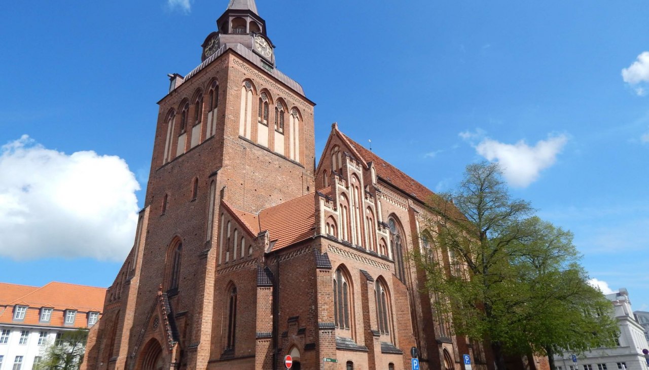 Pfarrkirche web, © Dan Petermann
