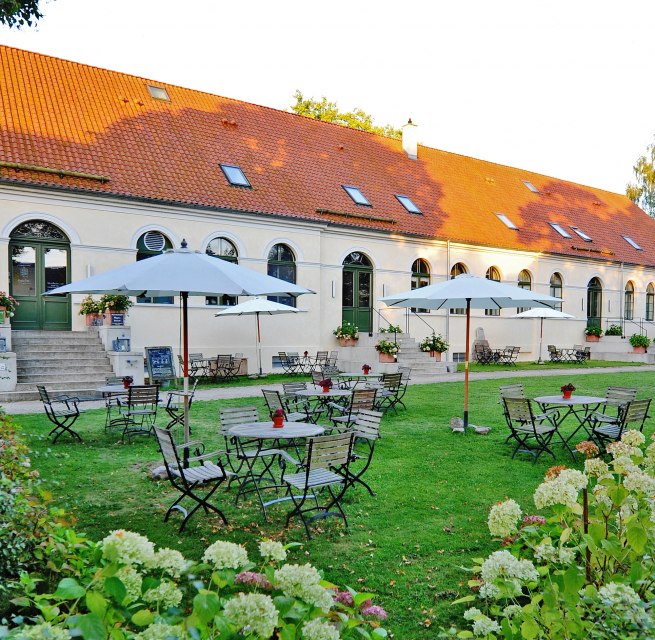 Het Kavaliershaus nodigt u uit om te vertoeven // © Kavaliershaus am Finckener See / Cyrus Saedi Het Kavaliershaus nodigt u uit om te vertoeven // © Kavaliershaus am Finckener See / Cyrus Saedi