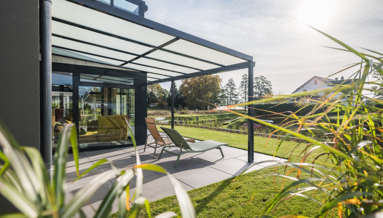 Terrace to the lake, &copy; Rabennest/Friederike Hegner