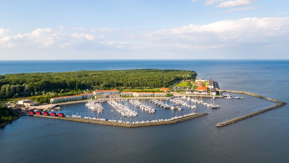 Luchtfoto van de YachtWelt Weiße Wiek // © Moritz Kertzscher Luchtfoto van de YachtWelt Weiße Wiek // © Moritz Kertzscher