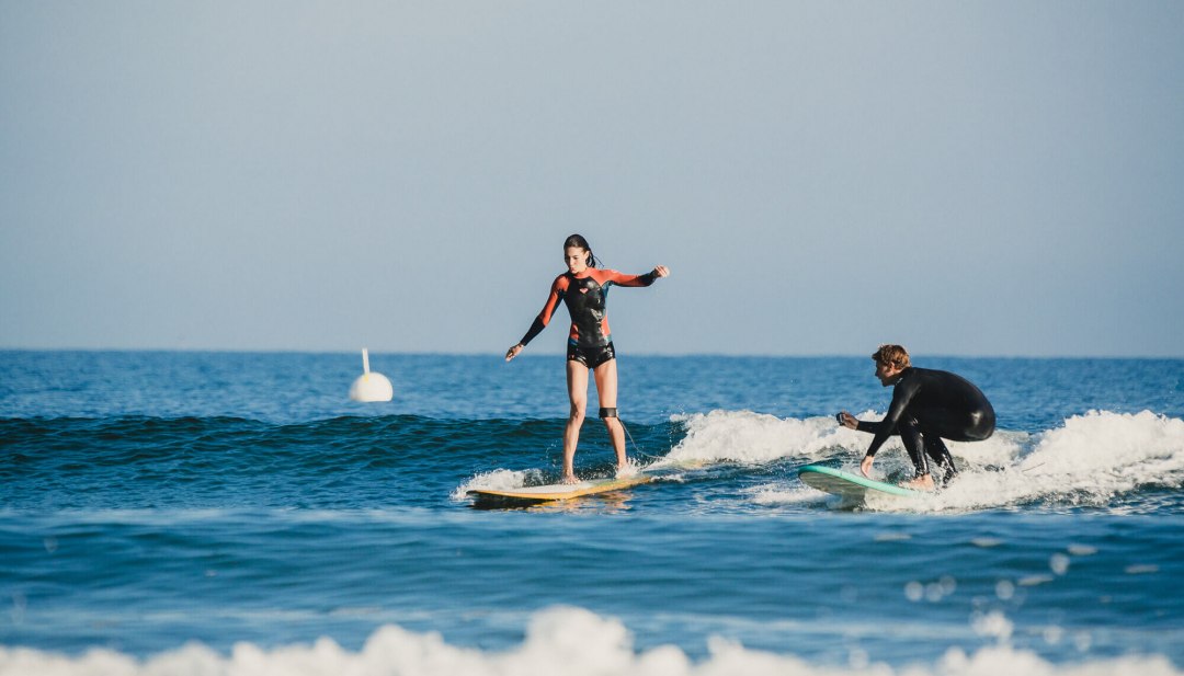 Surfen op het strand van Warnemünde aan de Oostzee, © TMV/Roth