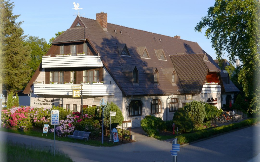 The Hotel Am Strand seen from the Baltic Sea dike, © Robert Niche
