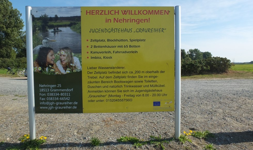 Informatie over de overnachtingsmogelijkheid op 200 meter afstand op het terrein van de jeugdherberg Graureiher, © Martin Hagemann