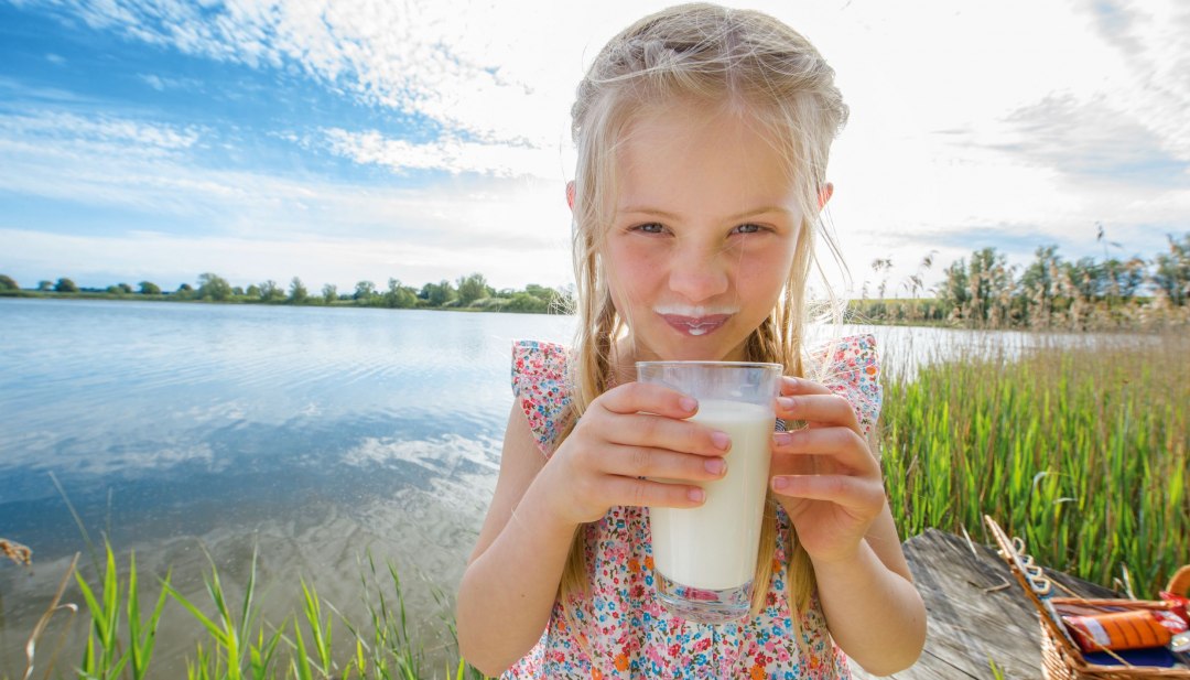 Girl drinking a freshly tapped glass of milk, © TMV/outdoor-visions.com