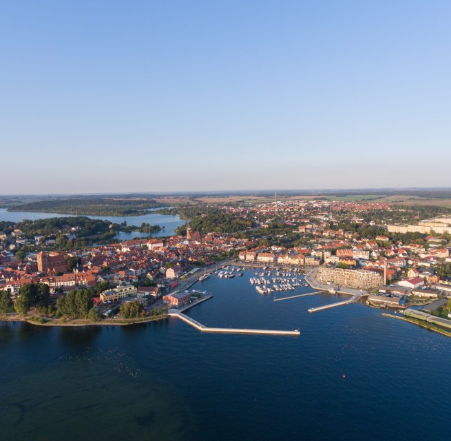 Havenresidentie Waren (Müritz) - Exclusief verblijf aan de haven van Waren.
Uw exclusieve toevluchtsoord aan de haven van Waren // © K&K Ferienimmobilien GmbH & Co.KG Havenresidentie Waren (Müritz) - Exclusief verblijf aan de haven van Waren.
Uw exclusieve toevluchtsoord aan de haven van Waren // © K&K Ferienimmobilien GmbH & Co.KG