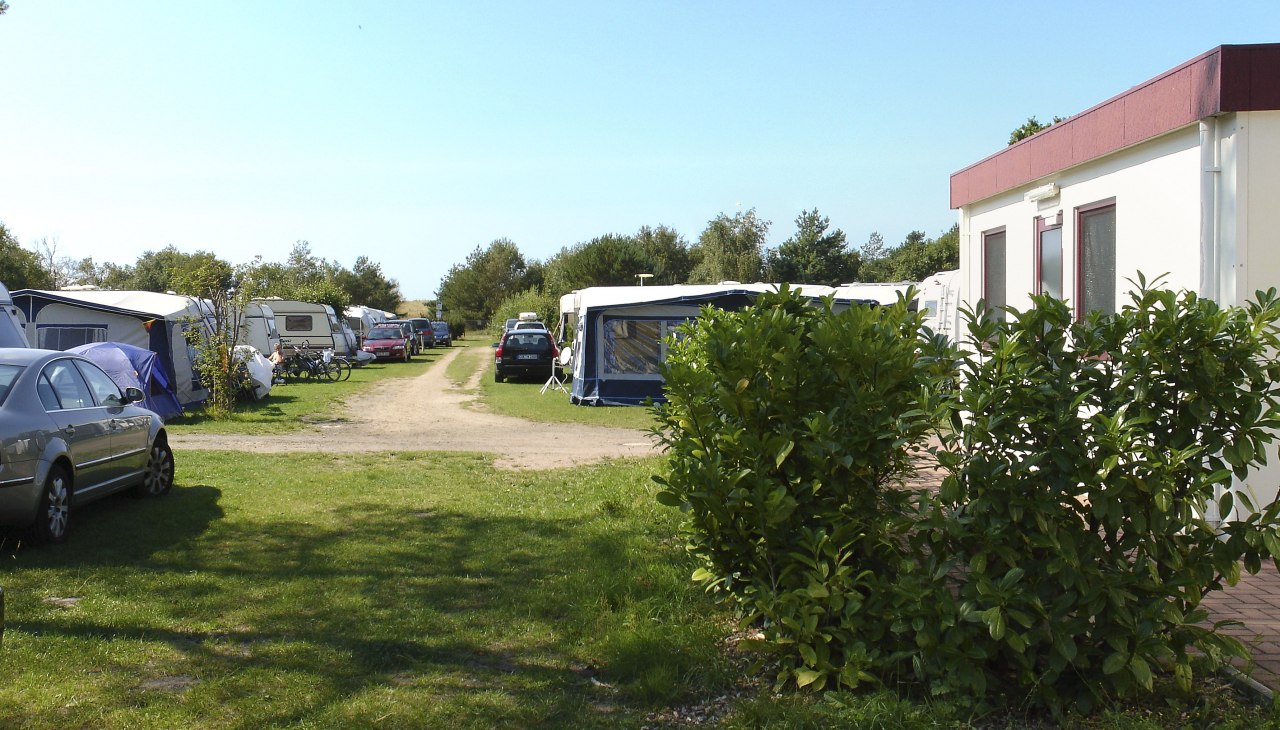 View over the campsite to the beach entrance, © Camping in Neuhaus