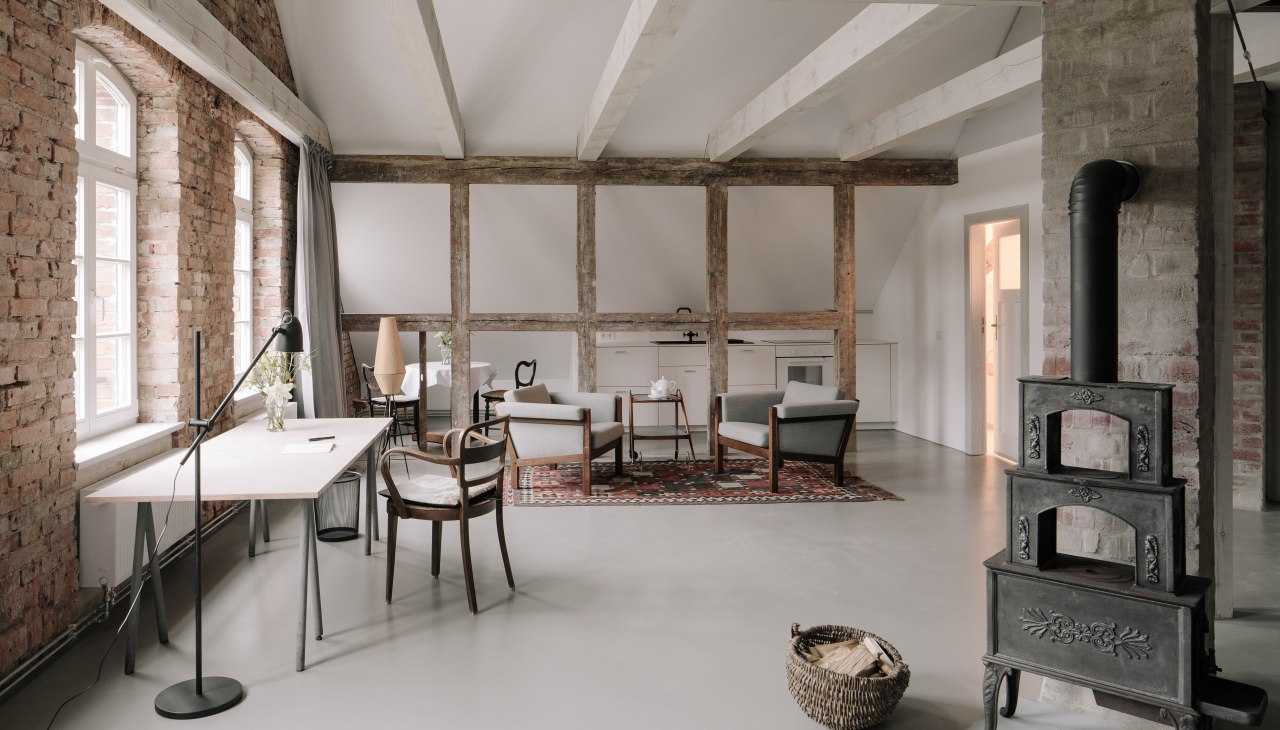 Artist studio also ideal for use as a workstation, © Gutshaus Hessenburg / Philipp Obkircher Artist studio also ideal for use as a workstation, © Gutshaus Hessenburg / Philipp Obkircher