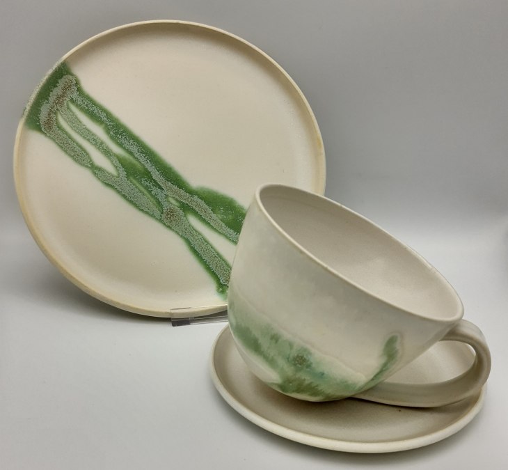 a place setting from stoneware, © Sabine Oettel a place setting from stoneware, © Sabine Oettel