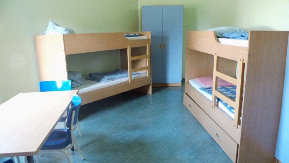 Binnenaanzicht van een kamer met 6 bedden, &copy; Ulis Kinderland e.V.