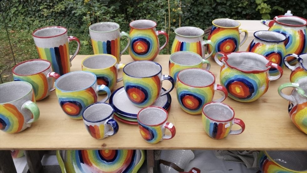Utility tableware with colorful painted craquele glaze, © Karoline Höppner