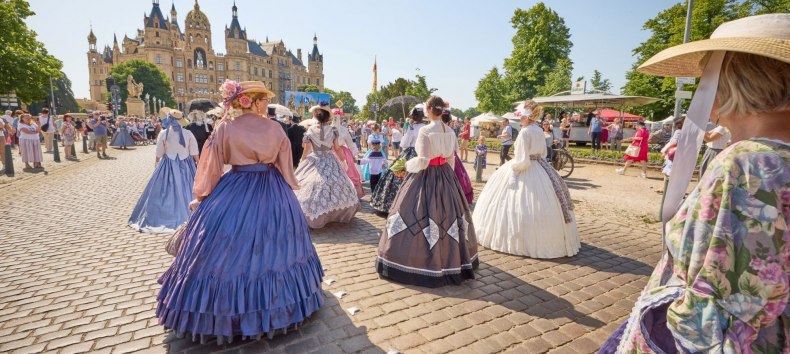Das Historische Schlossfest am Sonnabend ist Teil des Festwochenendes rund um das Schloss Schwerin. // © Oliver Borchert Das Historische Schlossfest am Sonnabend ist Teil des Festwochenendes rund um das Schloss Schwerin. // © Oliver Borchert