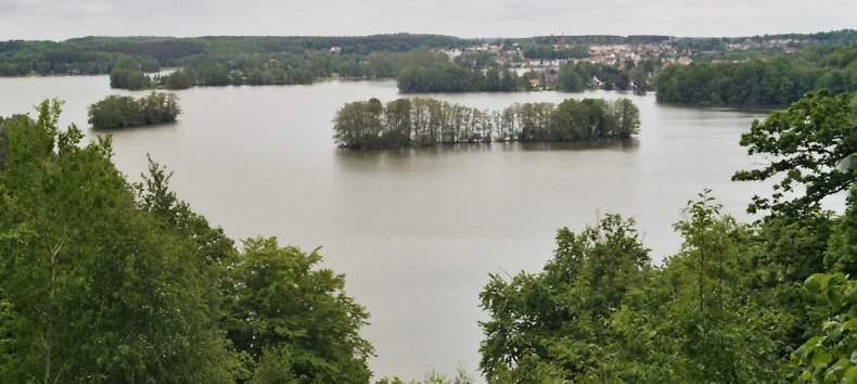 Uitzicht op het Feldberger Haussee vanaf de Reiherberg // © wikimedia/Schmettau Uitzicht op het Feldberger Haussee vanaf de Reiherberg // © wikimedia/Schmettau