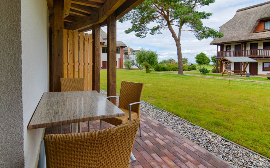 Terras van een tweepersoonskamer, © Hotel & Ferienanlage Haffhus GmbH