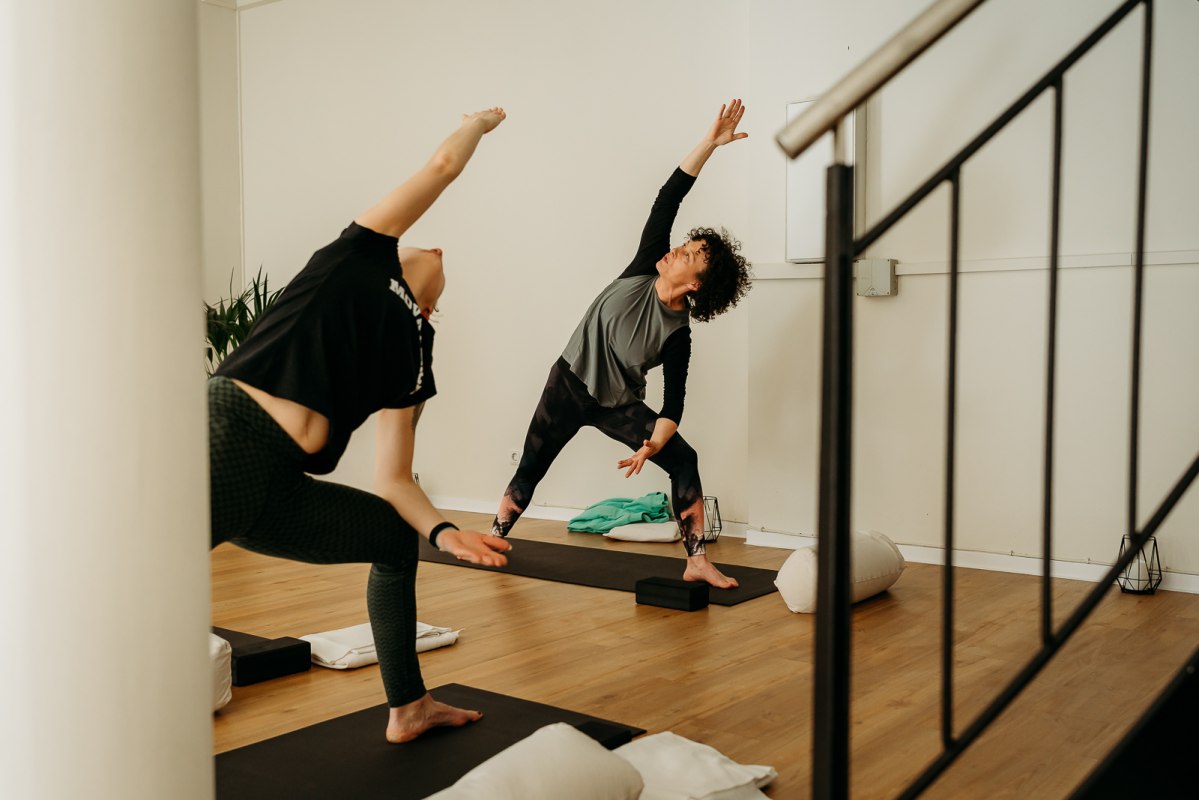 A woman called Susann does yoga in the MOVA PLACE - Yoga & Co. studio, © Rügenlinse A woman called Susann does yoga in the MOVA PLACE - Yoga & Co. studio, © Rügenlinse