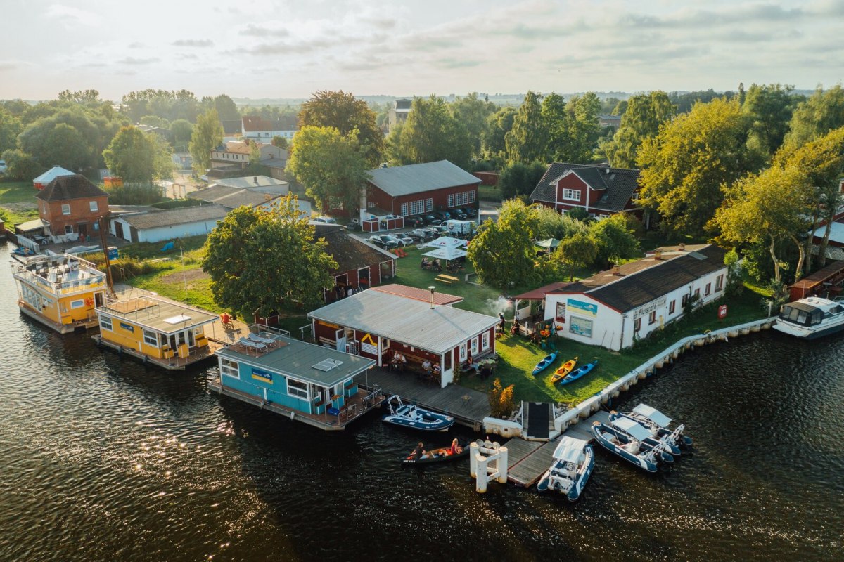 yXqDYrbRafgWgItqaTTq, &copy; AFL