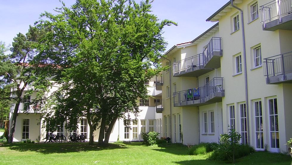 De binnenplaats van het huis "Monika" in het gebied van het familievakantiecentrum op een rustige locatie // © St. Otto Eigenproduktion De binnenplaats van het huis "Monika" in het gebied van het familievakantiecentrum op een rustige locatie // © St. Otto Eigenproduktion